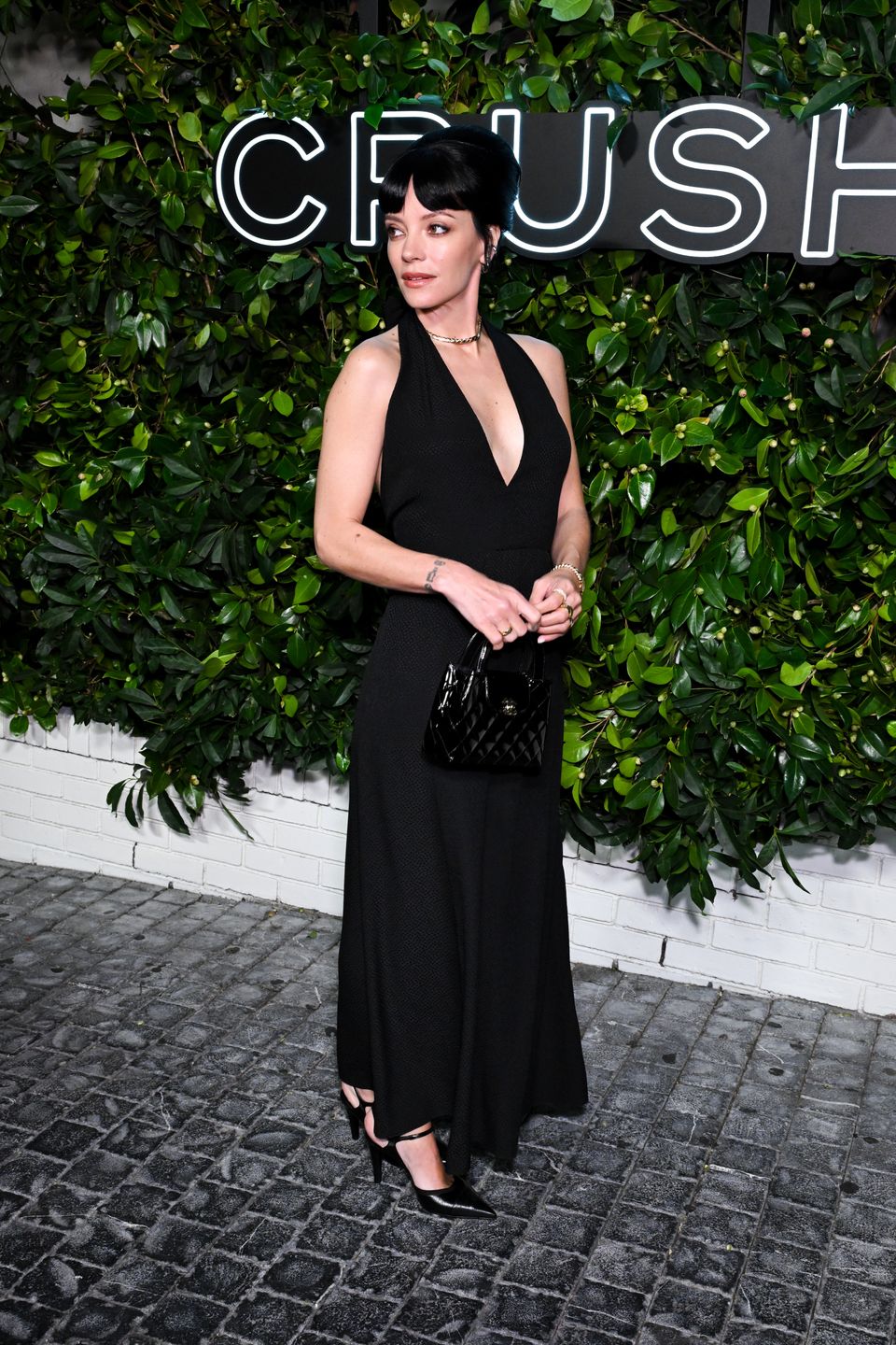 Lily Allen eksponuje nowiutkie implanty na przyjęciu