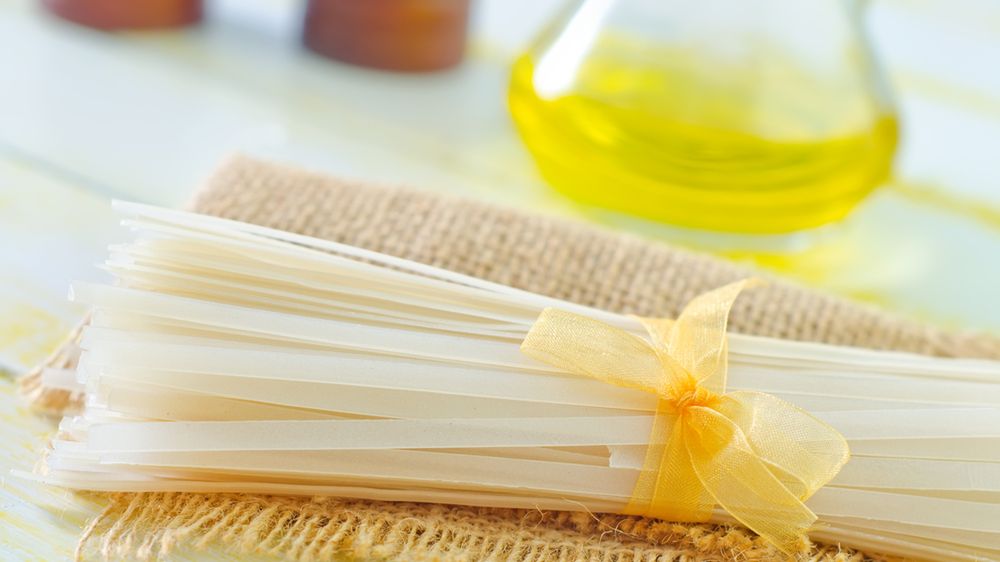 Surowy makaron ryżowy