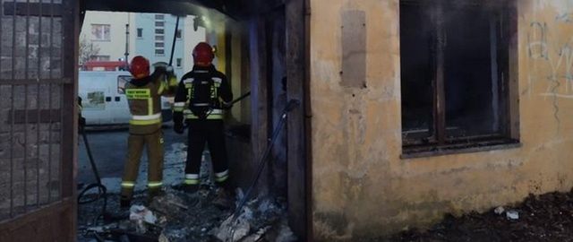 Pożar w pustostanie w Ostrowcu Świętokrzyskim
