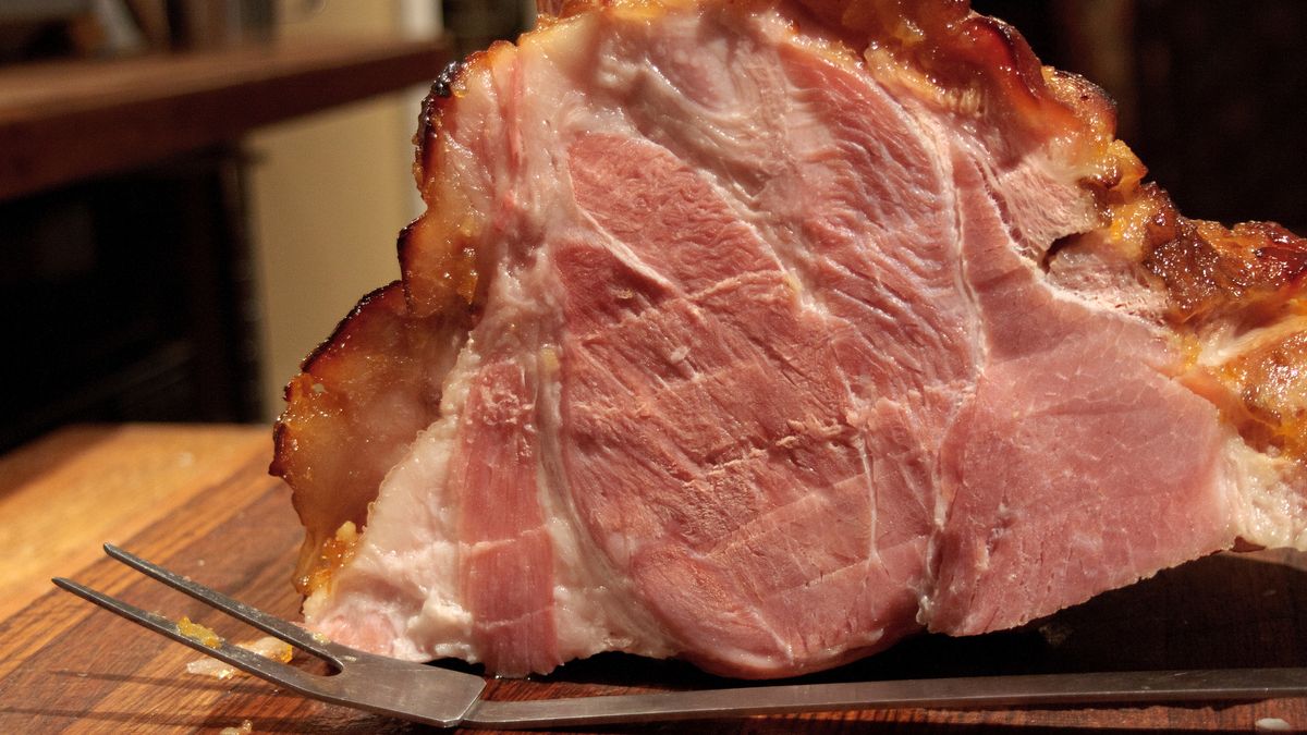 Peklowana pieczona szynka wieprzowa bez kości (ok. 5% tłuszczu)