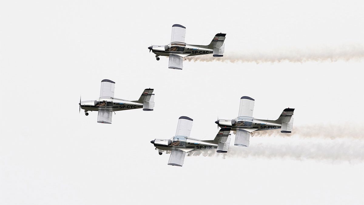 samoloty z krośnieńskiej Formacji Akrobacyjnej Cellfast Flying Team
