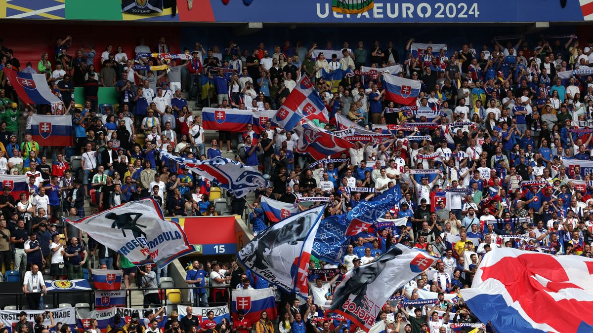Kibice na meczu Słowacji z Ukrainą