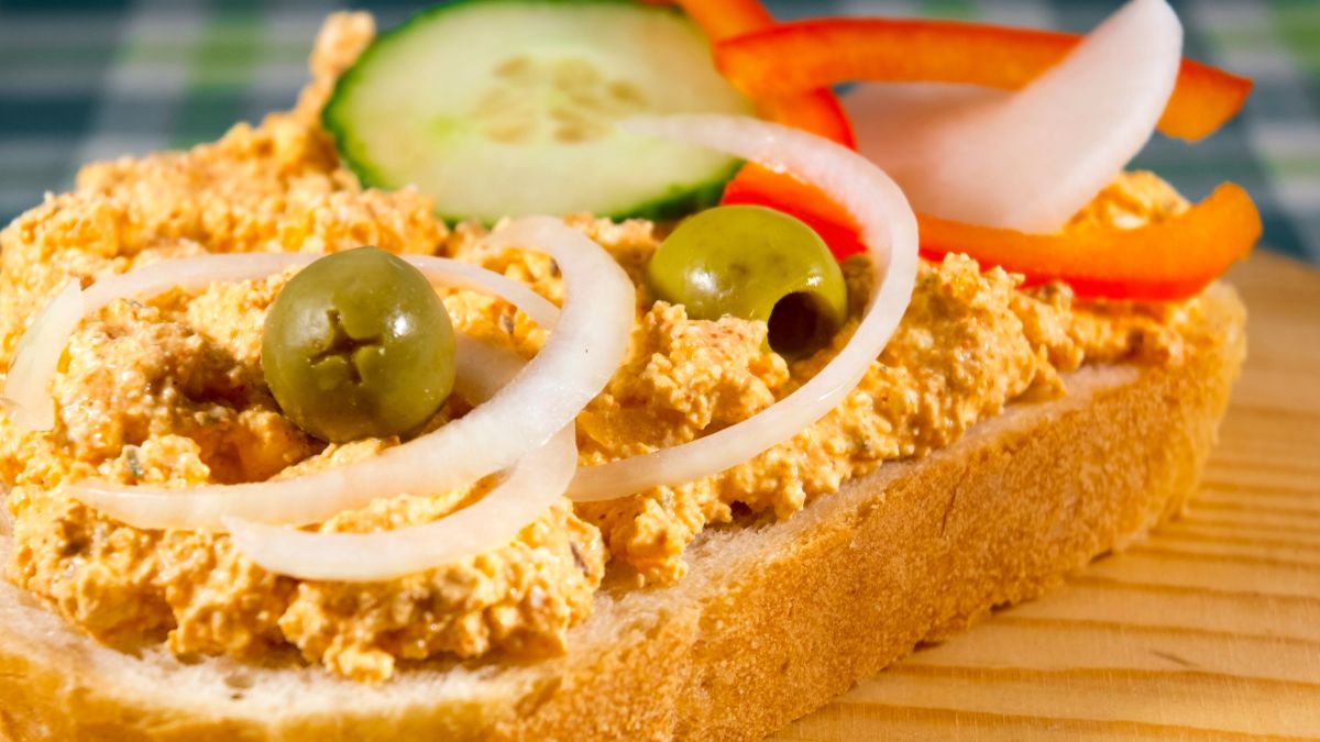 Liptauer to świetny pomysł na pastę kanapkową