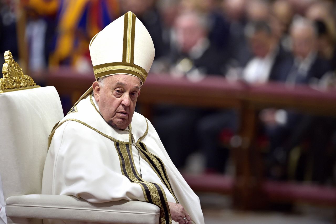 Pope Francis urges global action to protect civilians in war