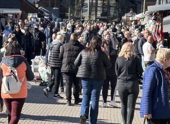 Pełne parkingi i tłumy turystów. Trudno uwierzyć, że jest "po sezonie"
