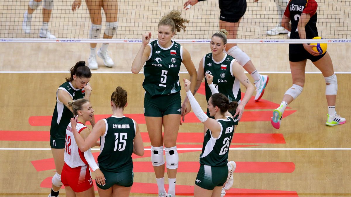 Players of Poland react during the FIVB Volleyball Women's Nations League match between Germany and Poland in Belgrade, Serbia, 20 June 2025. EPA/ANDREJ CUKIC Dostawca: PAP/EPA.