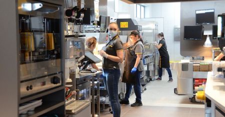 Kultowa kanapka wraca do McDonalds. Wiemy, ile będzie kosztować
