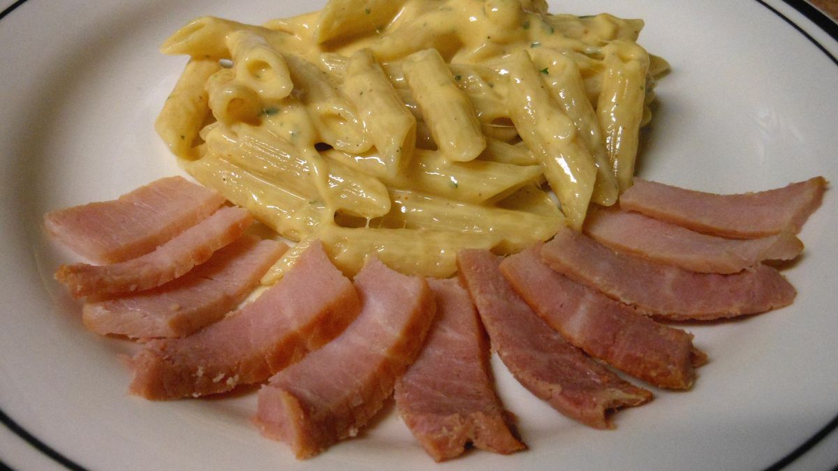 Peklowana szynka wieprzowa bez kości (ok. 4% tłuszczu) w puszce, na zimno