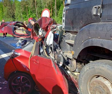Tragiczny wypadek na S6. Nie żyją trzy osoby, w tym dziecko