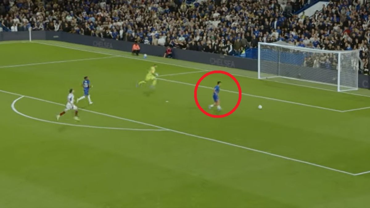 YouTube / Chelsea Football Club / Na zdjęciu: fatalne pudło Marca Guiu