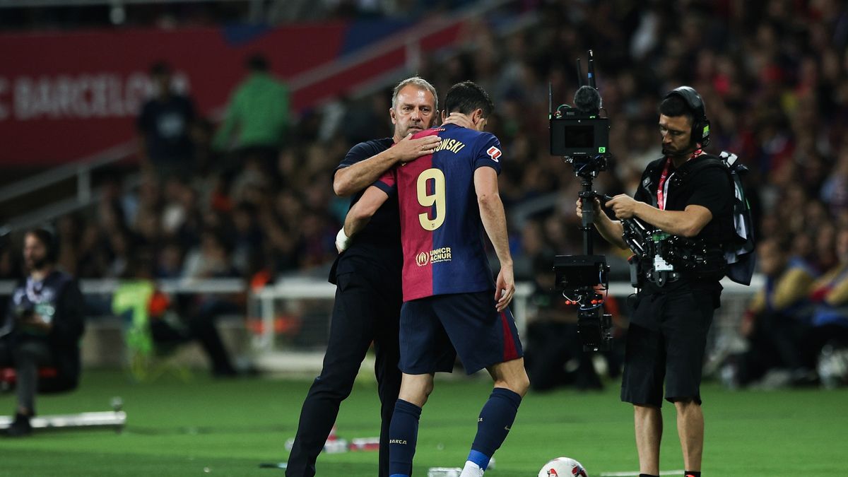 Getty Images / Gongora/NurPhoto / Na zdjęciu: Hansi Flick i Robert Lewandowski.