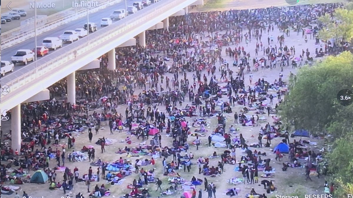 Tysiące migrantów na granicy 