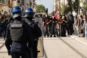 Francja wrze. Licealiści wyszli na ulice. "Żółte kamizelki" powracają?