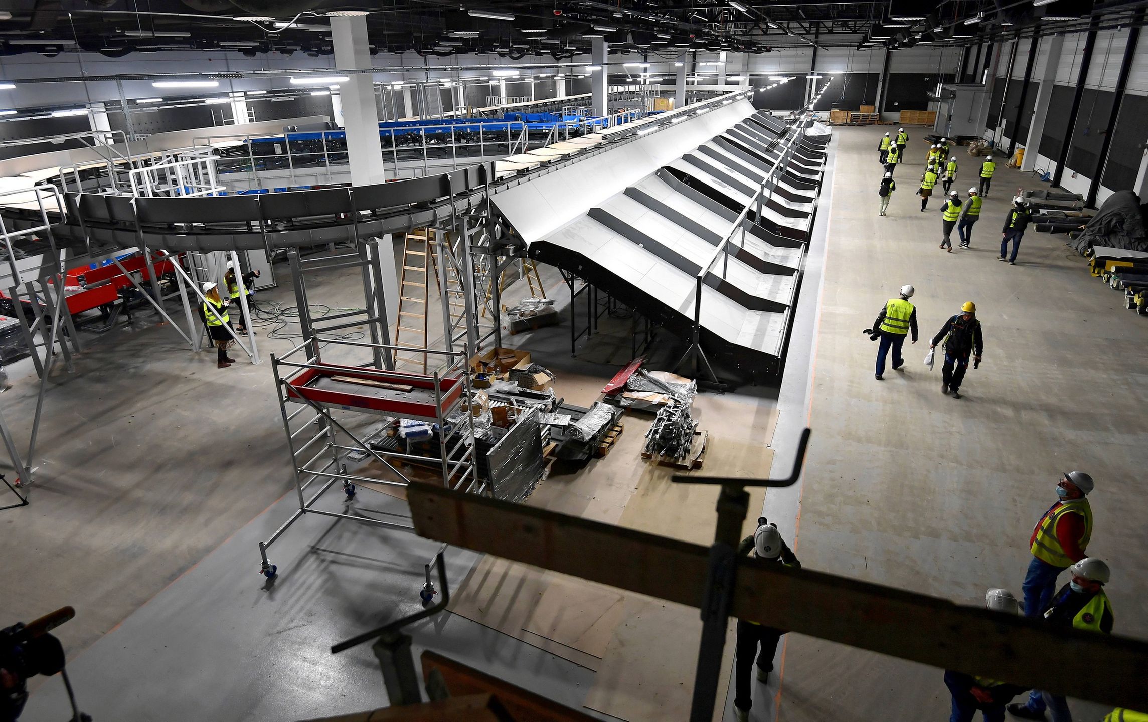 Prace w terminalu lotniska w Radomiu, listopad 2021 roku 