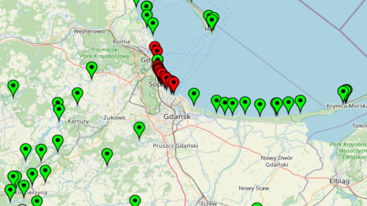 Czerwone glafi na kąpieliskach w Sopocie