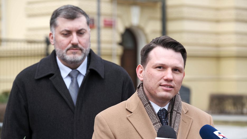 Artur Dziambor, S�awomir Mentzen
Warszawa, 15.03.2021. Pose� Konfederacji Artur Dziambor (L) oraz polityk Konfederacji S�awomir Mentzen (P) podczas konferencji prasowej pod siedzib� KPRM w Warszawie, 15 bm. Temat: Rok nielegalnego lockdownu. Konfederacja pod KPRM punktuje bezprawne dzia�ania rz�du. (kf) PAP/Mateusz Marek
Mateusz Marek
Konfederacja, konferencja, lockdown, obostrzenia, briefing prasowy, covid, covid-19, epidemia, koronawirus, pandemia, polityk, polityka, SARS-CoV-2, stan epidemii, Artur Dziambor, S�awomir Mentzen