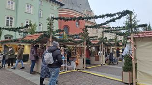 Kraków: Kiermasz Świąteczny w towarzystwie lokalnych artystów. To właśnie tu kupisz najpiękniejsze rękodzieło! Jacy artyści czekają na Małym Rynku?