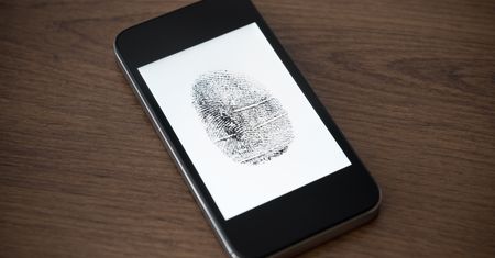 Luka w iOS pozwala wydobyć prywatne dane z telefonu