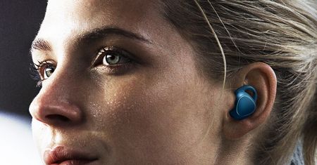 Sprytne i bezprzewodowe słuchawki Samsung Gear IconX wchodzą na rynek