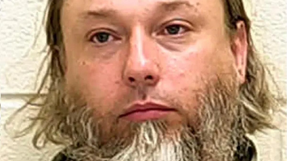 Hari chce zostać umieszczony w więzieniu dla kobiet.