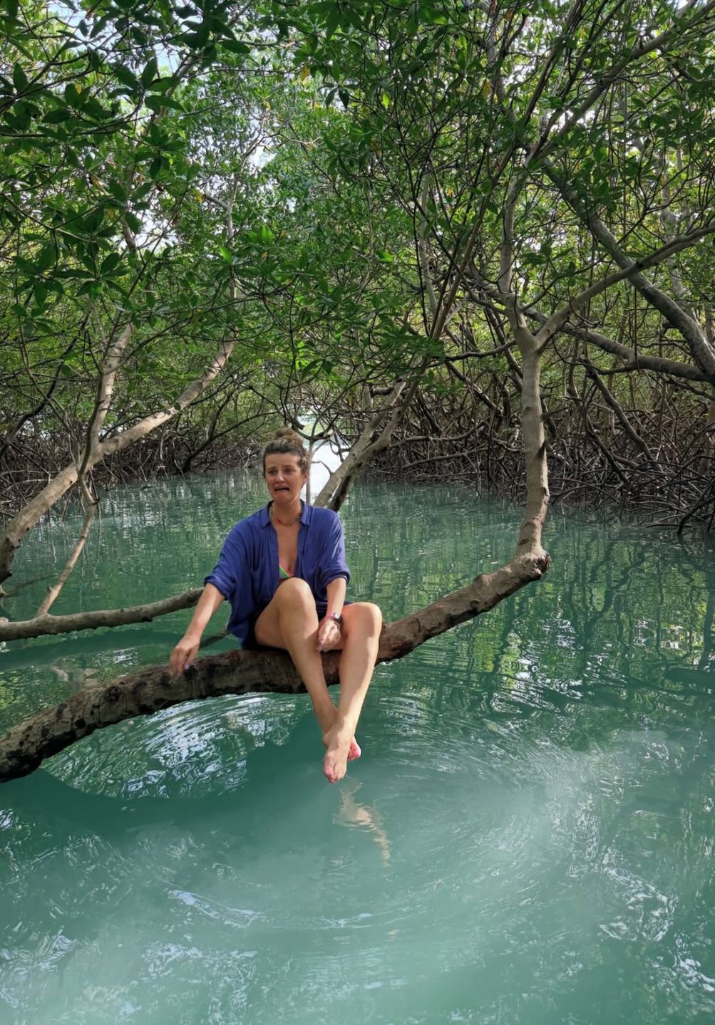 Zofia Zborowska w bikini byczy się na brazylijskich mokradłach