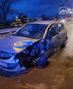 82-latek jechał pod prąd i zderzył się czołowo. Trzy osoby są ranne