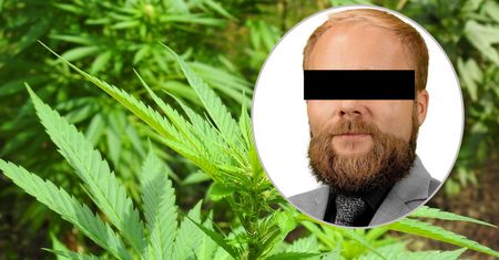 Radny PiS przyłapany w toalecie. Przeprasza i prosi o modlitwę