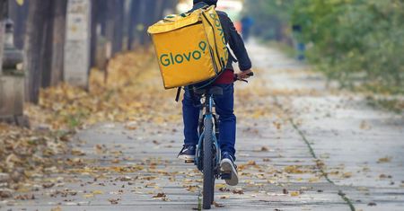 Pod lupą UOKiK. Popularny dostawca jedzenia z zarzutami
