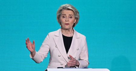 Działo się w nocy. Zakłócili wystąpienie von der Leyen. "Wstydź się"