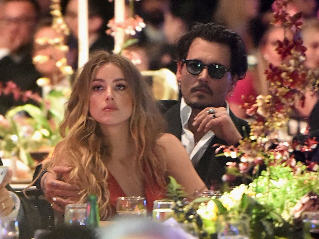 Prawniczka Amber Heard oskarżyła Deppa o gwałt. "Rzucał w nią butelkami, wyzywał, w którymś momencie rzucił się na nią"