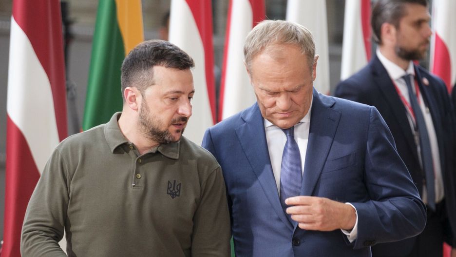 Szczyt UE w Brukseli
Sixth president of Ukraine Volodymyr Zelenskyy (L) is talking with the Polish Prime Minister Donald Tusk (R) as they arrive for a group photo in the Europa building on June 27, 2024 in Brussels, Belgium. Volodymyr Zelensky is the sixth president of Ukraine since 2019. The meeting will be an opportunity to discuss the situation on the ground, but also take note of some achievements since the last meeting. Fot: Thierry Monasse/REPORTER
Thierry Monasse/REPORTER