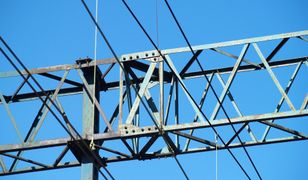 Dramat w Tychach. 16-latek rażony prądem. Wszedł na dach