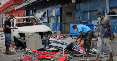 Policjanci zastrajkowali. Chaos i zabici na ulicach Port Moresby