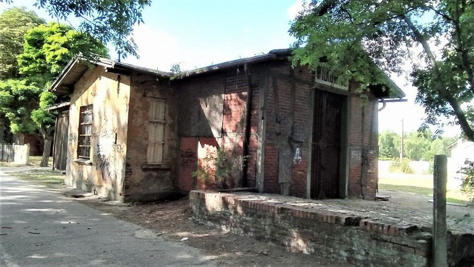 Dworce kolejowe na trasie z Leszna do Boszkowa