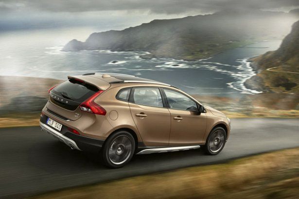 Volvo V40 Cross Country - pierwsze oficjalne zdjęcia [Paryż 2012]