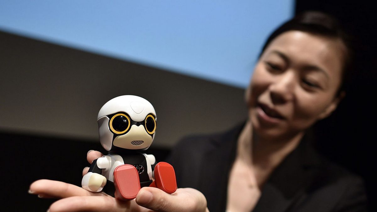 Koniec samotności za kierownicą. Oto Kirobo Mini – zbudowany przez Toyotę robotyczny towarzysz podróży 1