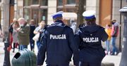 Kraków: Półnagi mężczyzna z młotkiem. Policja komentuje medialne doniesienia