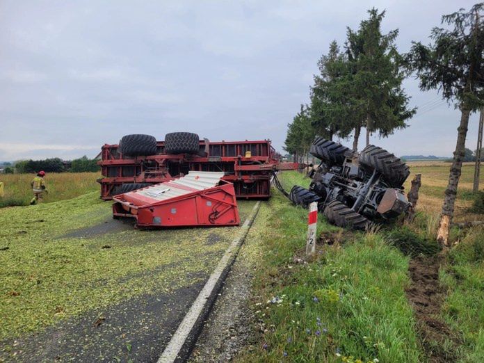 Bończa: Uciekał przed zderzeniem. Ciągnik z kukurydzą w rowie