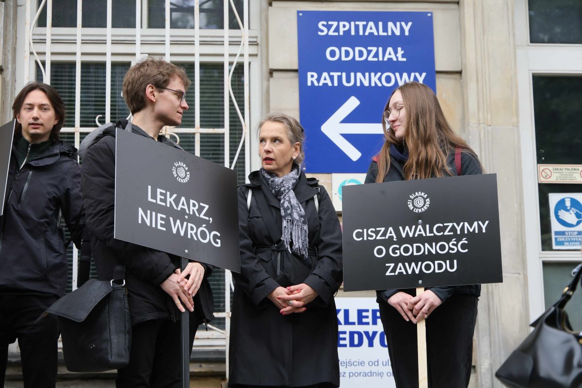 Marsz medyków w Warszawie. "Stan opieki zdrowotnej jest tragiczny"