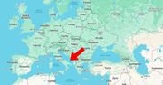 Dotarł tu z daleka. Nie powinno go tutaj być
