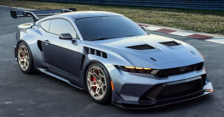 Ford Mustang GTD to drogowa wyścigówka. Z oryginału została głównie nazwa