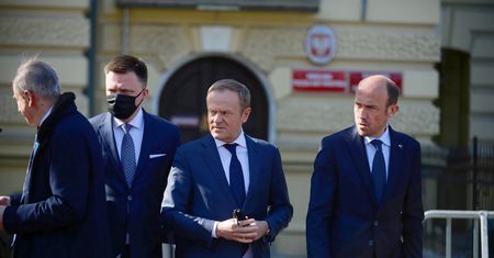 Tusk nie kryje niezadowolenia po spotkaniu z premierem. "Tematy poważne, ale zachowanie rządu niepoważne"