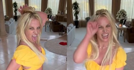 Britney Spears wije się w salonie w mikro-majtkach. Cud, że się nie zsunęły... (WIDEO)