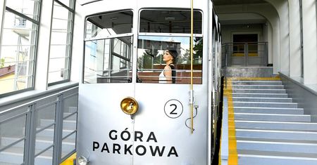 Wyjątkowa podróż w czasie! Odwiedź Górę Parkową i poczuj magię Szalonych lat 30. – nowa atrakcja dostępna już od weekendu majowego!