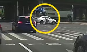 Przelecieli nad autem. Wstrząsające nagranie z Warszawy