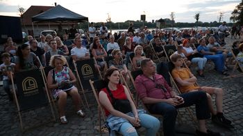 Letnie kino w Warszawie. Setki filmów na ogromnych ekranach