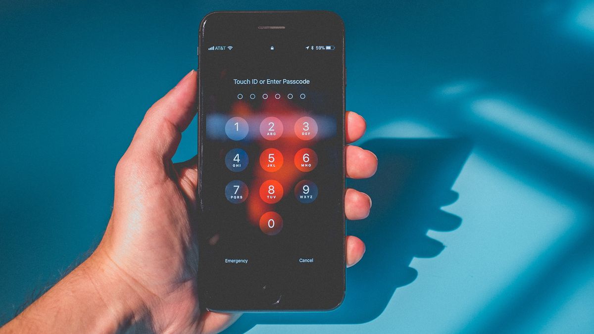 Cyberbezpieczeństwo. Zadbaj o swój telefon i komputer