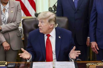 Pozew przeciw fiskusowi miał być ustawką? Trump reaguje