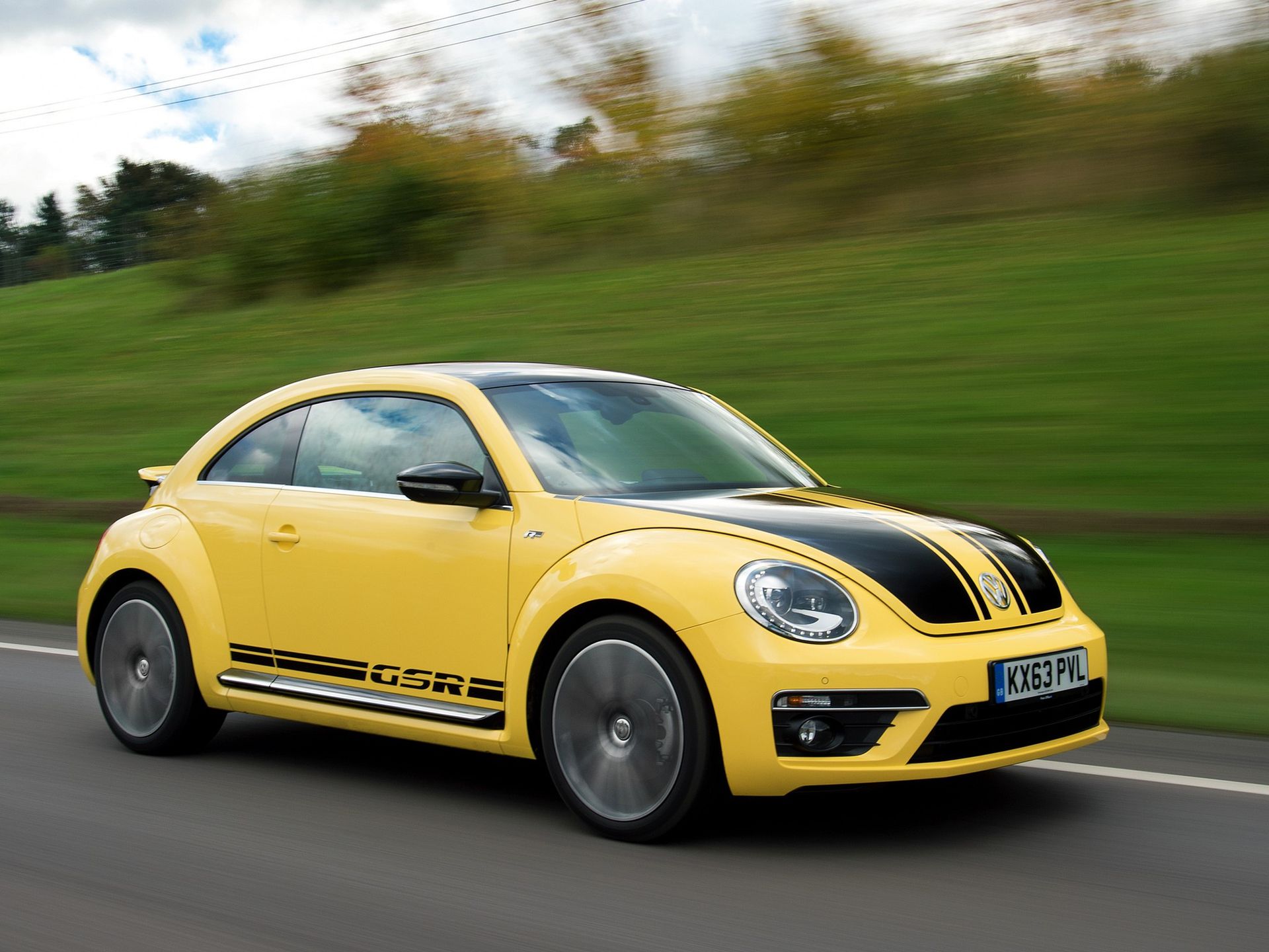 Jeszcze przed liftingiem w hołdzie VW Beetle 1303 S powstała wersja GSR z silnikiem z Golfa GTI