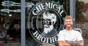 Mężczyźni coraz bardziej dbają o siebie, a w barbershopie "Chemical Brothers" zadbają o nich